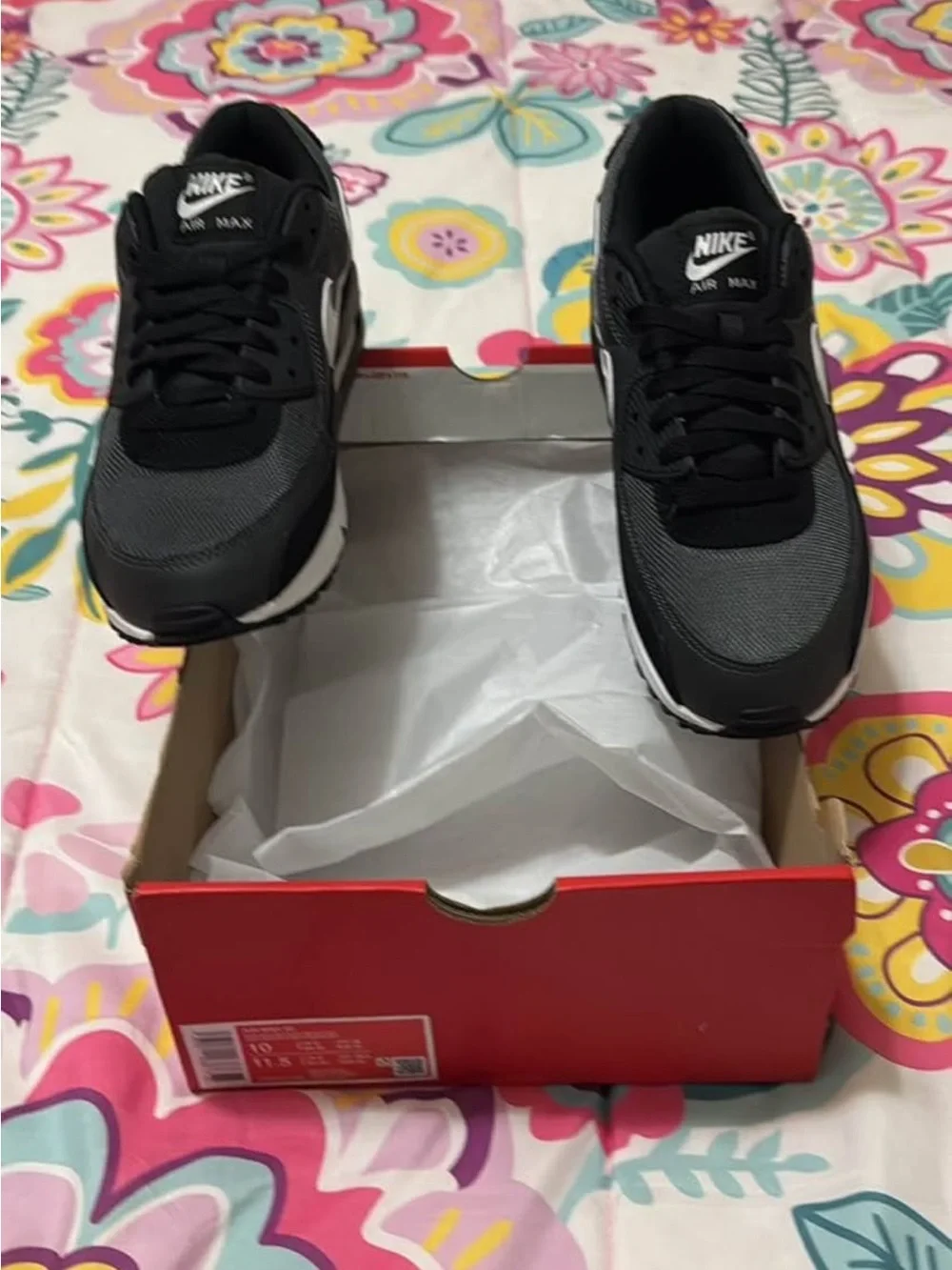 Nike Air Max 90 Men's Black and Gray Low-Top Sneakers